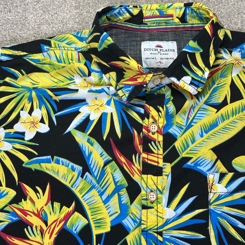 Ditch Plains by Ricky Singh Men's Large Short Sleeve Button Up Tropical Hawaiian